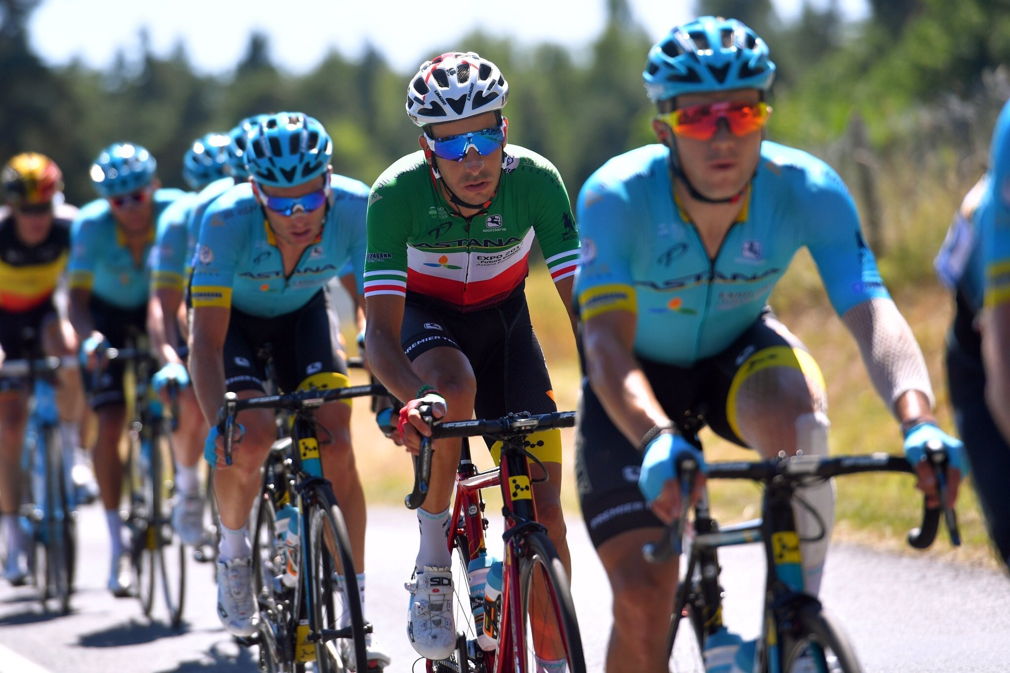 La Vuelta parla ancora italiano con Trentin, Aru nel gruppone