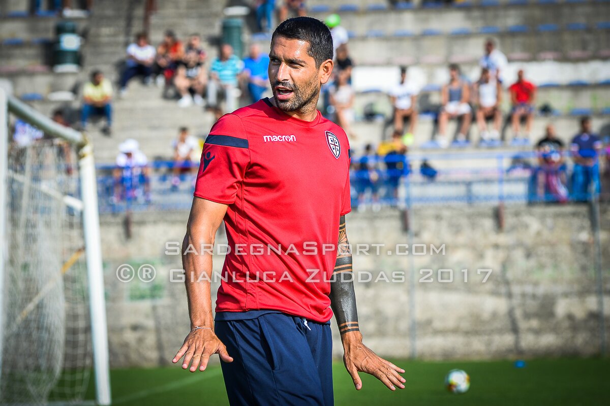 Cagliari, caso Borriello: non convocato per la Juventus