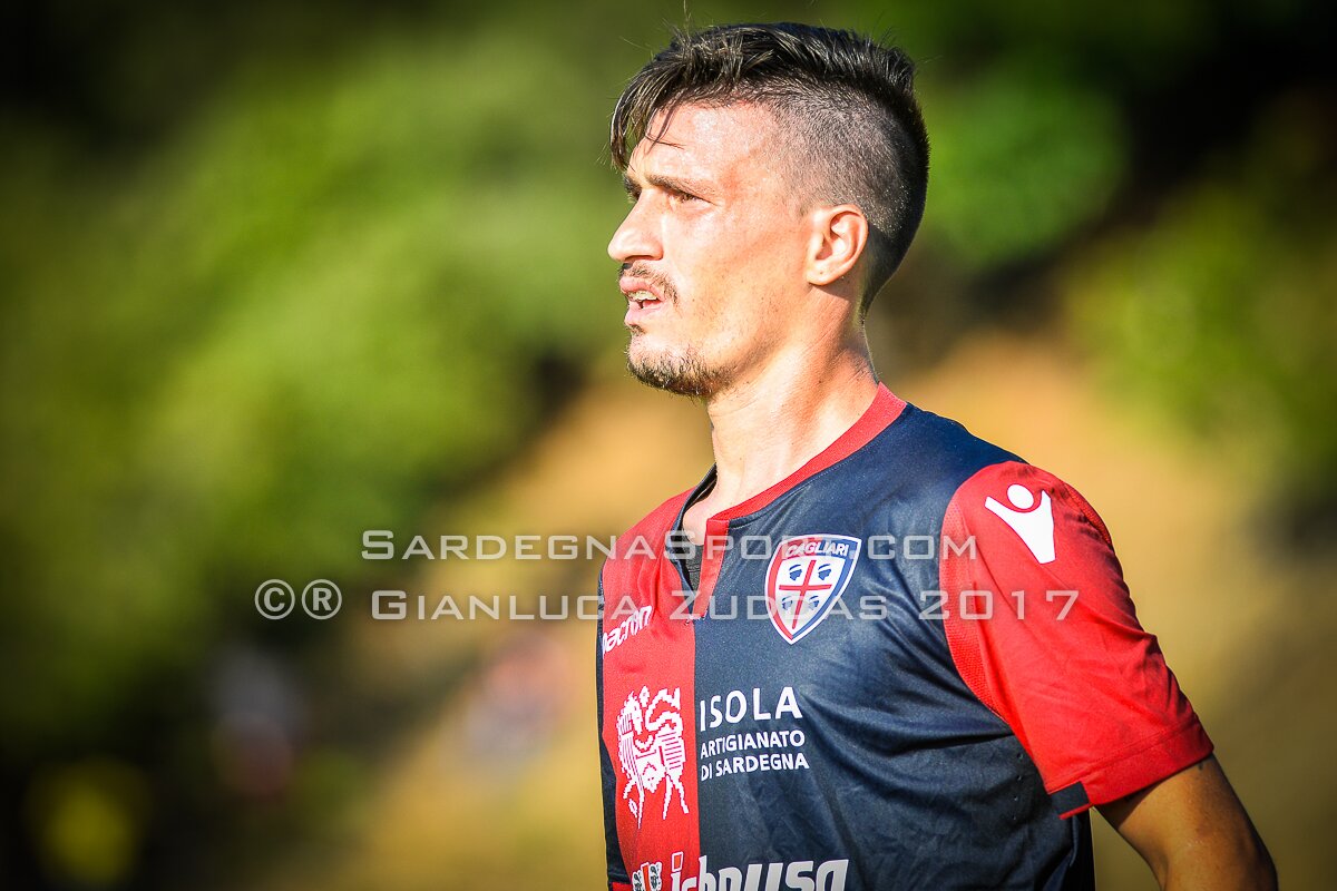 Cagliari, Pisacane: “Fiorentina forte, ma vogliamo vincere”