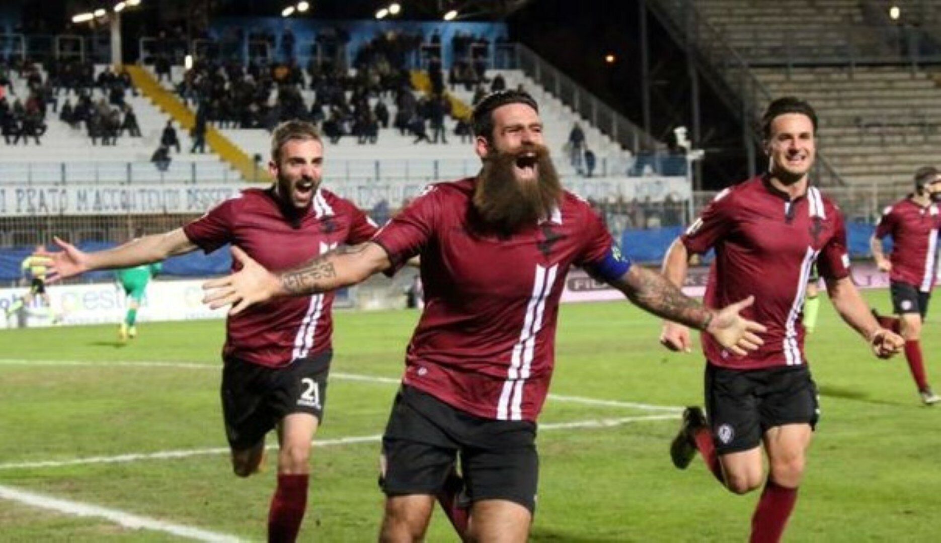 Arzachena-Arezzo, amaranto senza stipendi ma in campo