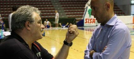 Stefano Sardara a colloquio con coach Meo Sacchetti