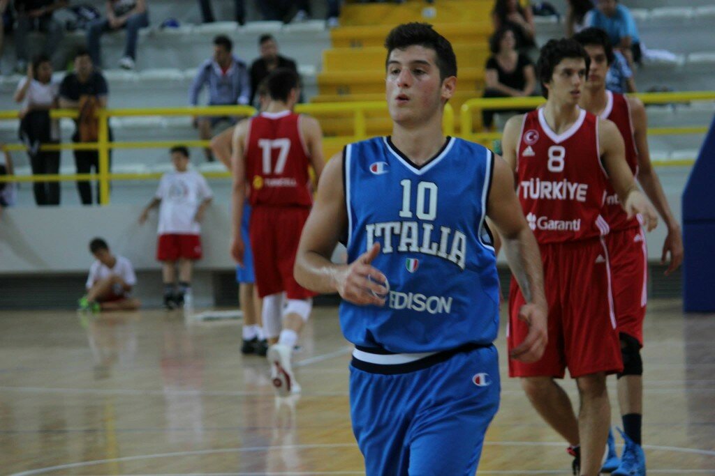 Marco Spissu con la maglia dell'Italbasket