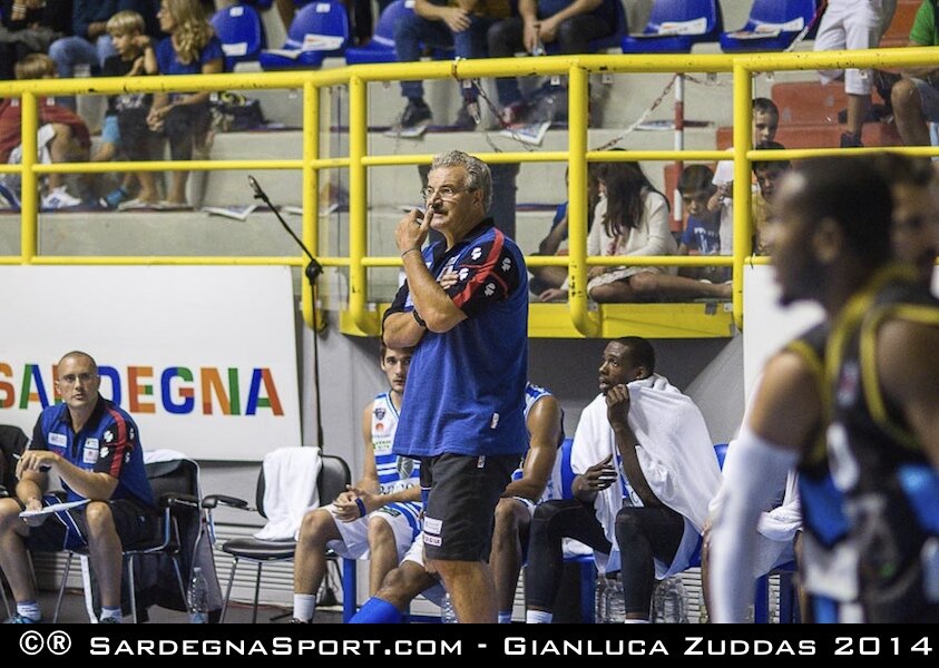 Meo Sacchetti, coach della Dinamo Sassari (foto: Sardegna Sport - Gianluca Zuddas)