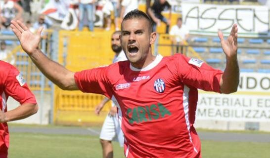 Francesco Virdis, qui con la maglia del Savona. In Liguria due stagioni condite da 42 gol complessivi