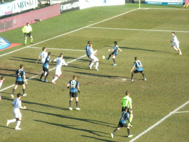 Dessena in gol a Bergamo, ma Pinilla firmerà la vittoria orobica