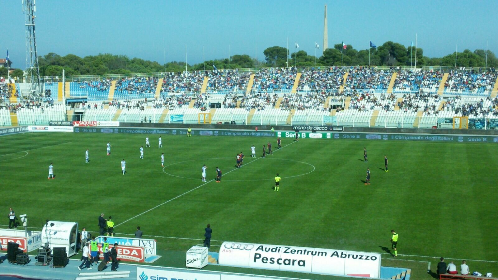 Cagliari e Pescara in campo all'Adriatico