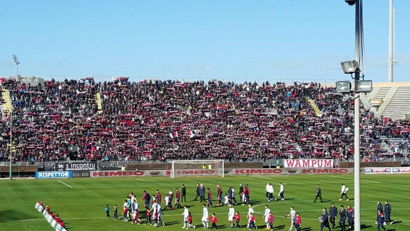 Festa al Sant'Elia: Cagliari in fuga dopo il 2-1 al Pescara