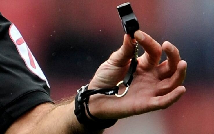 Arbitro aggredito a Torpè: condanna FIGC, il calciatore: “Scusate, capitemi”