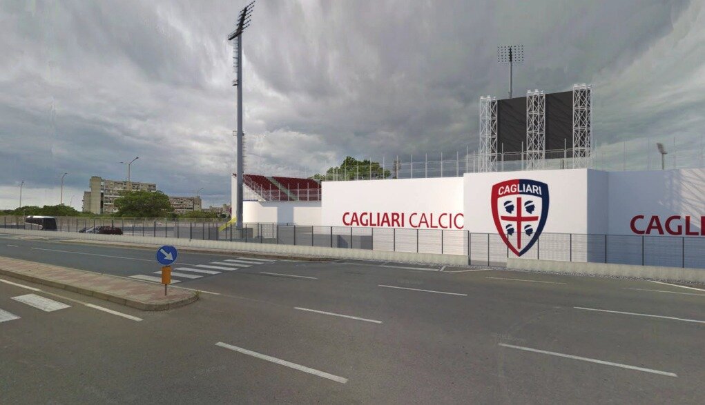L'esterno dello stadio provvisorio (foto: http://www.sardegnaambiente.it)